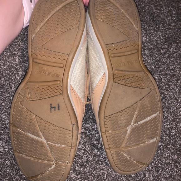 Woman’s Sperry boat shoes - Picture 9 of 10